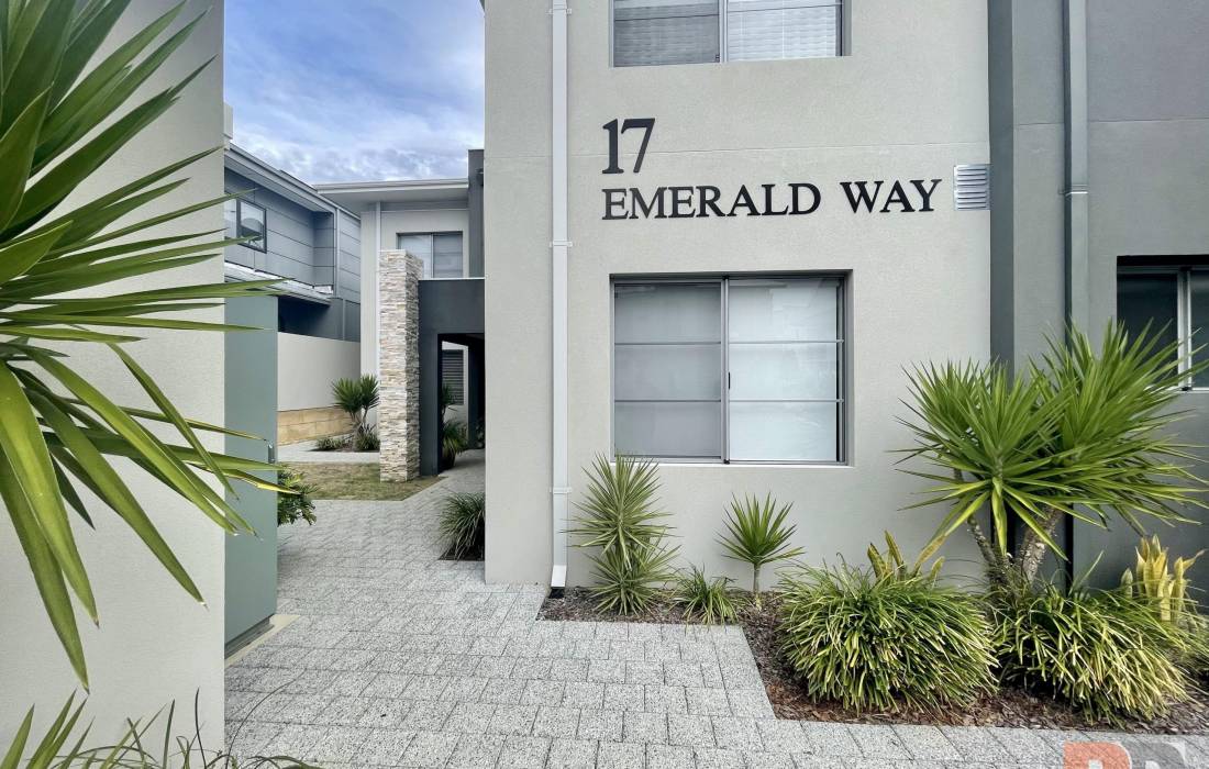 1/17 Emerald Way, CARINE, WA 6020 AUS