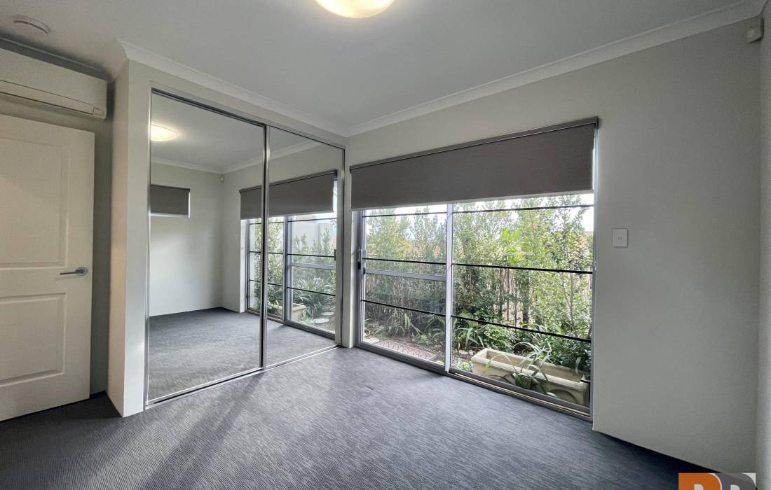 1/17 Emerald Way, CARINE, WA 6020 AUS